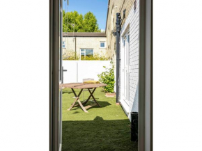 Pass the Keys Urban Cambridge Studio with Free Parking